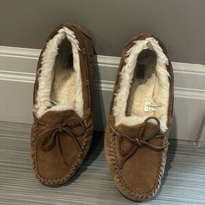 Womens UGG mocasins